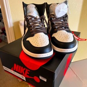 Jordan 1 Retro High
Dark Mocha